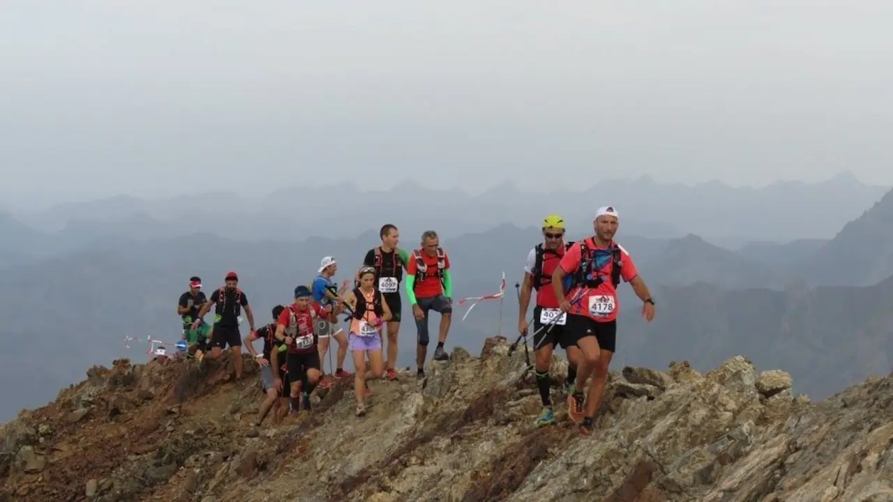 Cresteo por Garmo Negro en la ultra trail Valle de Tena de la  edici&oacute;n de 2017. Foto: Monras&iacute;n
