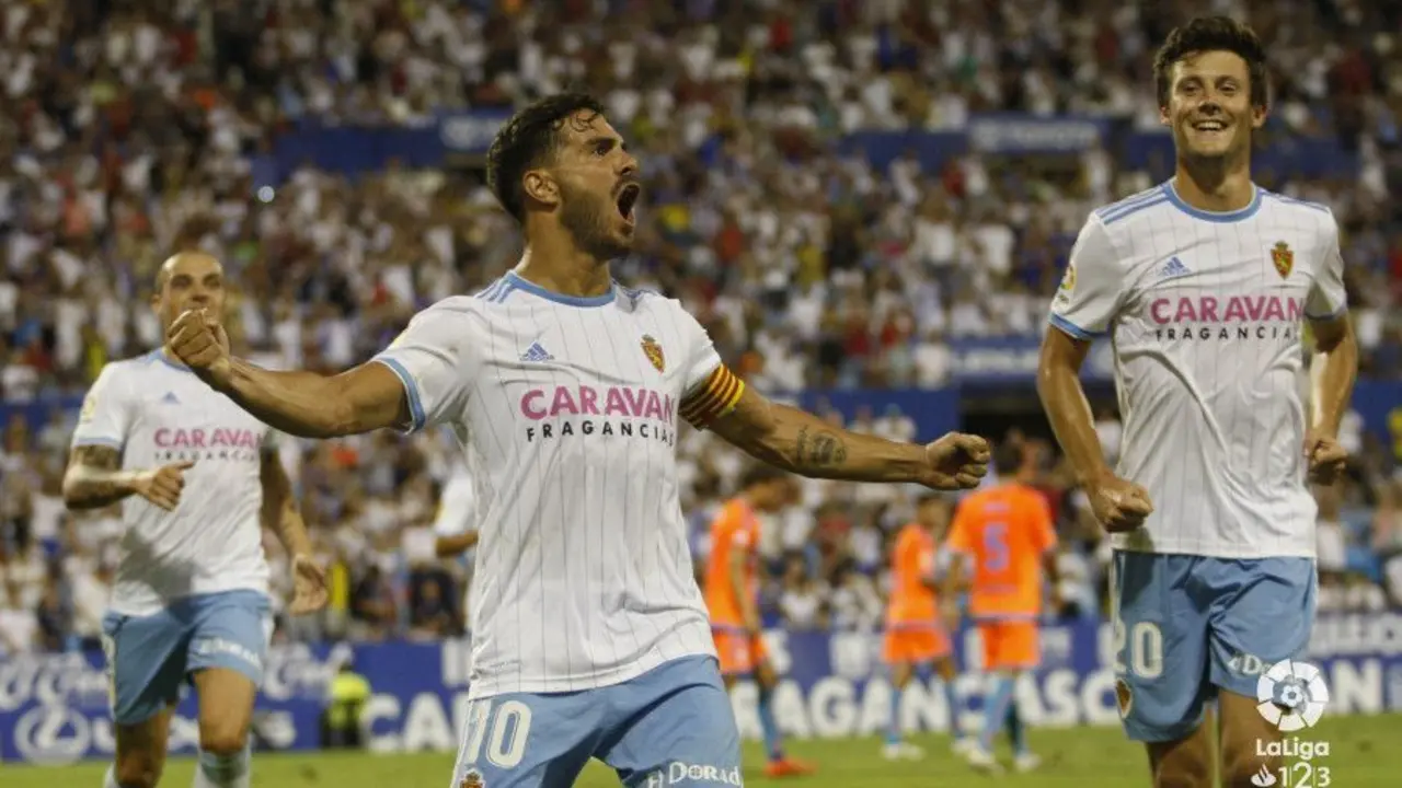 Javi Ros celebra el gol que certific&oacute; la victoria del Real Zaragoza. Foto: LaLiga123