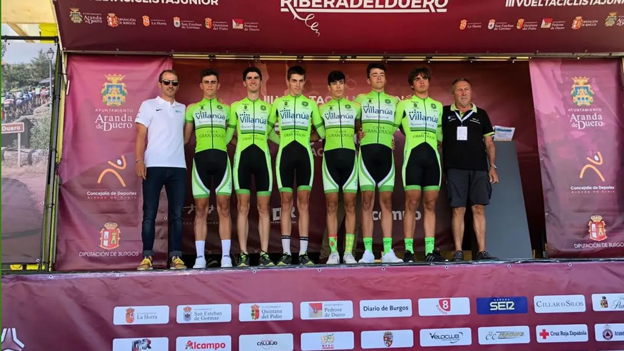 Equipo del Turismo Villan&uacute;a que compiti&oacute; el pasado fin de semana en la Vuelta Ribera del Duero. Foto: Organizaci&oacute;n de la Vuelta