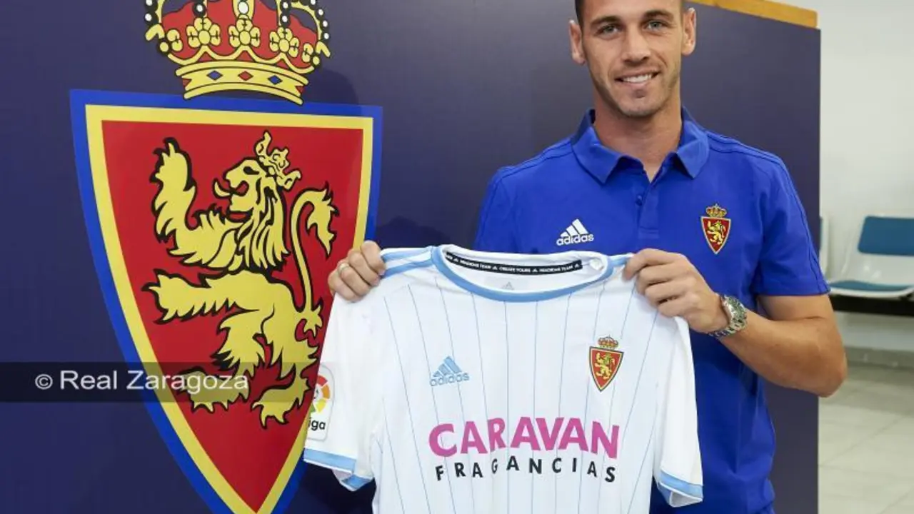 &Aacute;lvaro V&aacute;zquez llega cedido por una temporada al Real Zaragoza. | Foto: Tino Gil, Real Zaragoza
