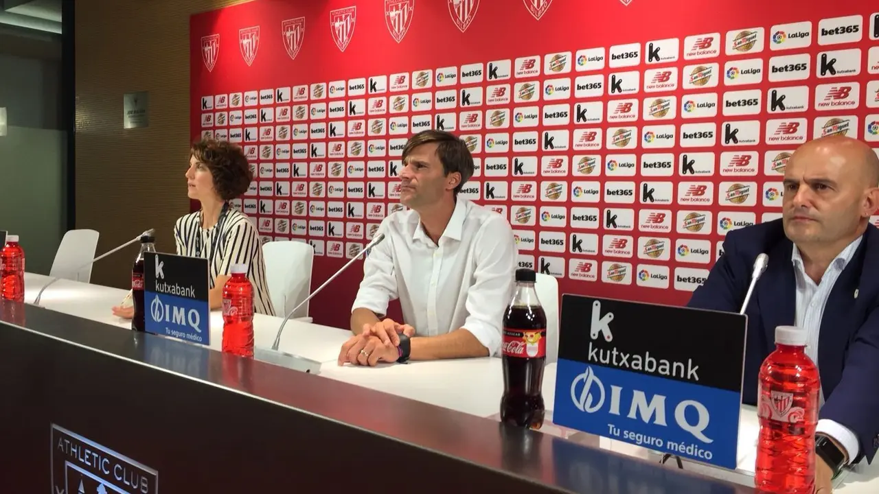 Leo Franco en la sala de prensa de San Mam&eacute;s | Foto: SPORTHUESCA.com
