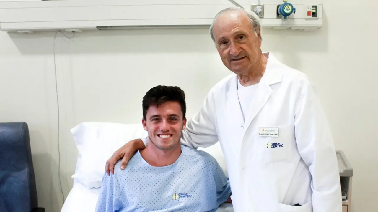 Carlos Mayo y el doctor Guill&eacute;n. Foto: Cl&iacute;nica Cemtro