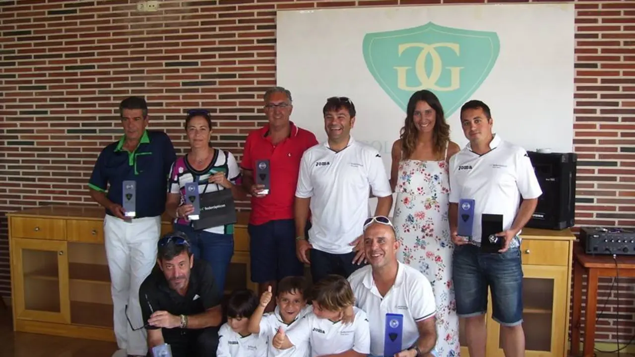 Ganadores de una anterior edici&oacute;n del Torneo Feder&oacute;pticos. Foto: Golf Guara