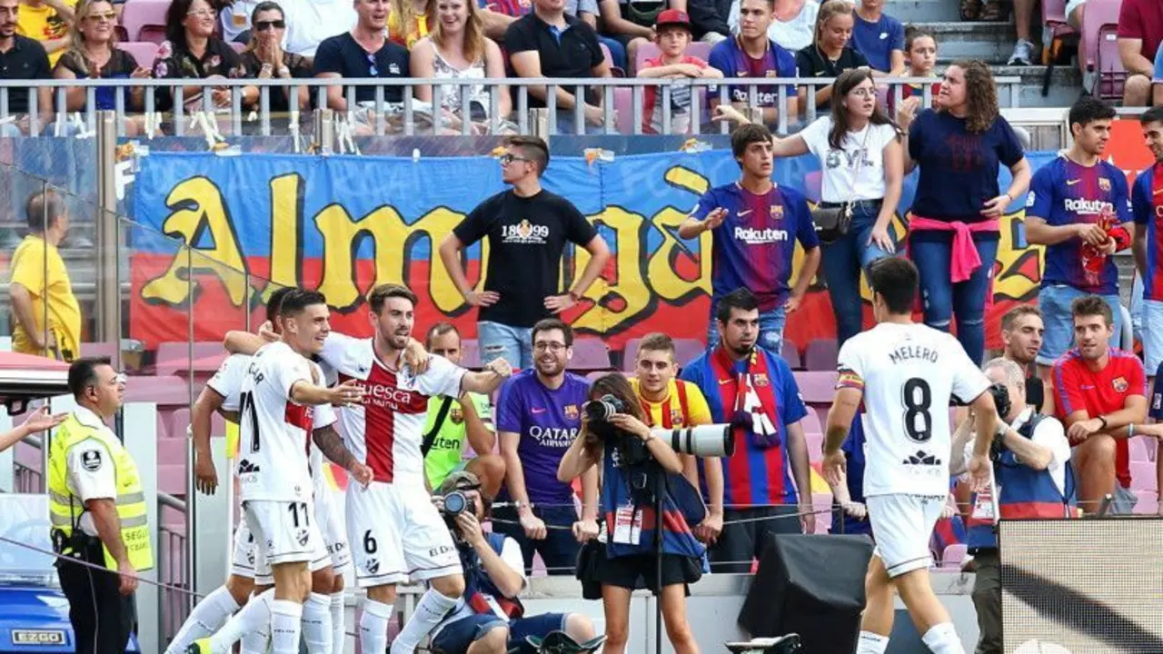 Los jugadores del Huesca celebran el 0-1 en el Camp Nou en 2018. | Foto: LaLiga 