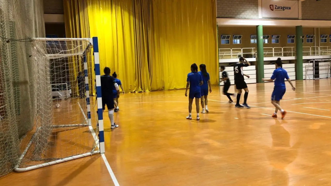 El equipo defiende en un saque de esquina. Foto: Sala Zaragoza