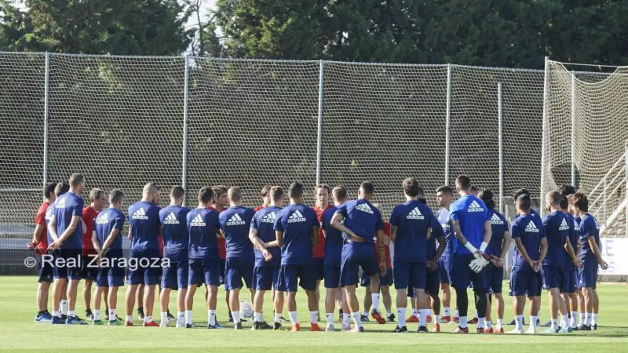 El Real Zaragoza entrena en la Ciudad Deportiva. | Foto: Tino Gil, Real Zaragoza