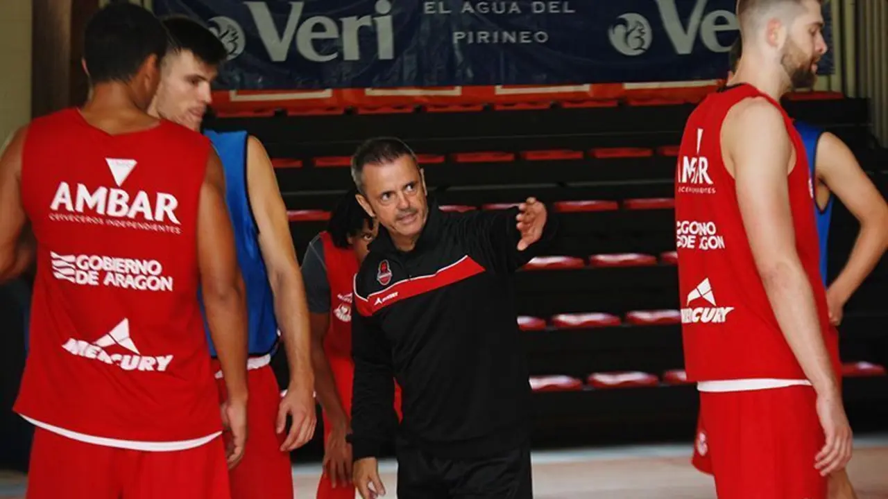 El trabajo del equipo en Benasque est&aacute; siendo del agrado de Fisac. Foto: Basket Zaragoza