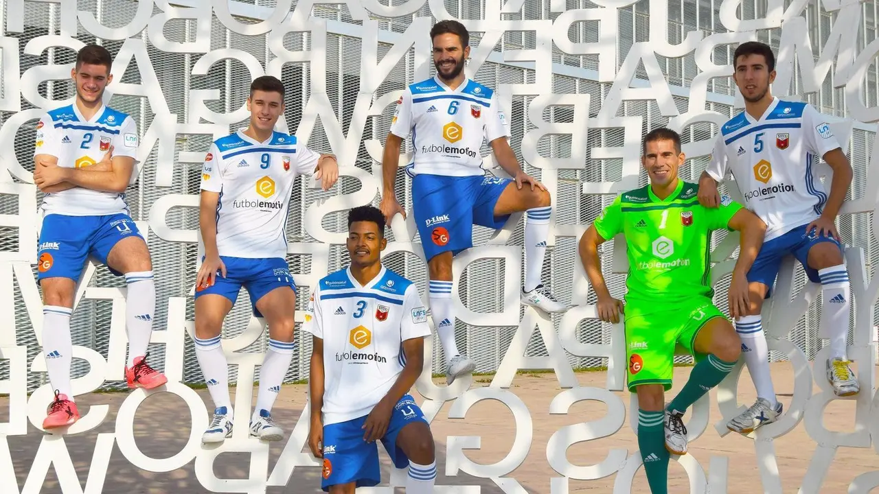 La nueva equipaci&oacute;n incluye el dorsal en la parte delantera de la camiseta. Foto: AD Sala 10