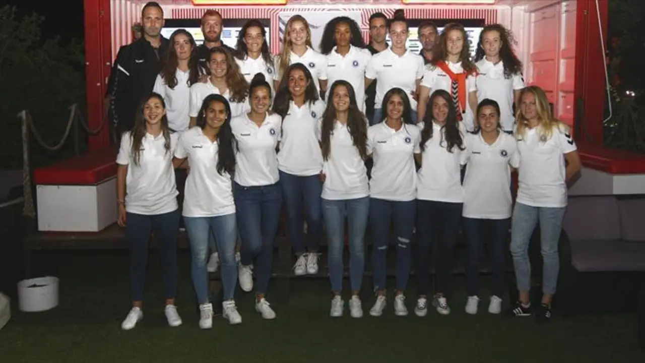 La plantilla del Zaragoza CFF en su presentaci&oacute;n en Torreluna. | Foto: Zaragoza CFF