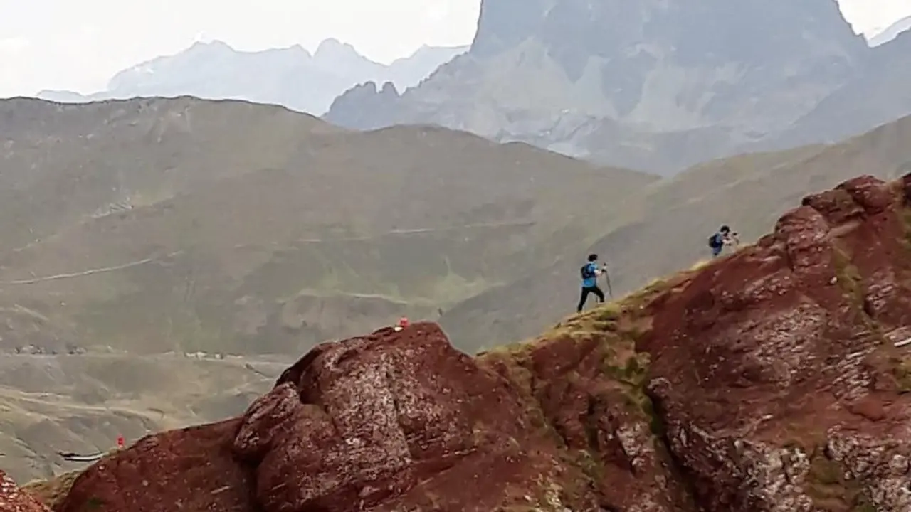 La Canfranc-Canfranc es una carrera eminentemente alpina que deja bellas estampas como la de la imagen. Foto: Mayayo