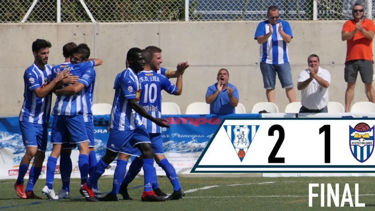 Los jugadores del Ejea celebran el 2 a 1 ante el Atl&eacute;tico Baleares, | Foto: SD Ejea