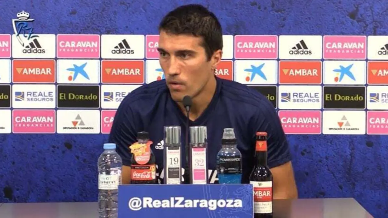Alberto Zapater en sala de prensa | Foto: Youtube
