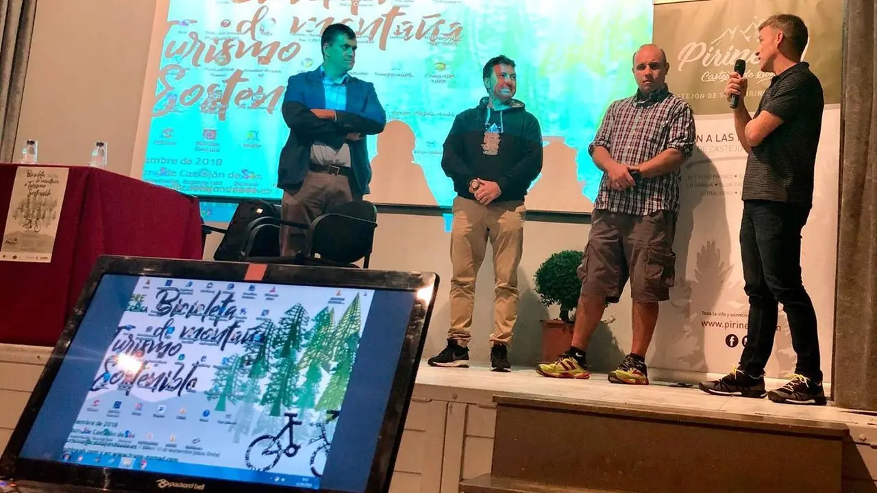 Imagen de una de las mesas de las jornadas t&eacute;cnicas sobre BTT y Turismo Sostenible celebrada en Catej&oacute;n de Sos. Foto: Fran Peixoto 