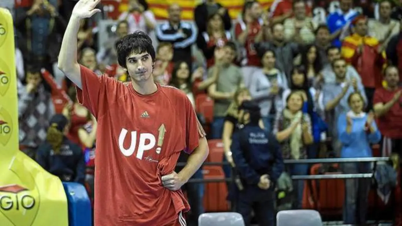 Lescano, el 16 de abril de 2010 tras el &uacute;ltimo ascenso del Basket Zaragoza. Foto: A PHOTO AGENCY