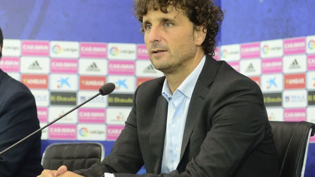 Idiakez en su rueda de prensa tras el partido de Copa del Rey. | Foto: Tino Gil, Real Zaragoza