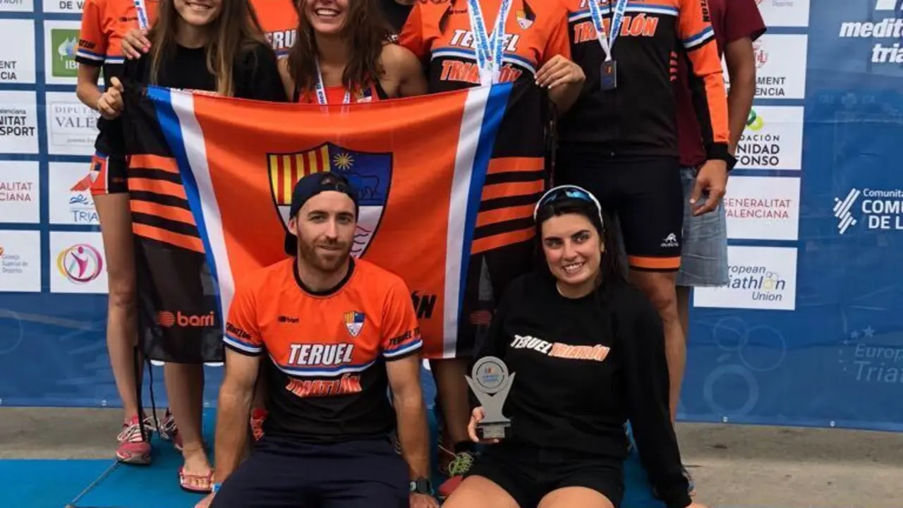 Los integrantes del club Teruel Triatl&oacute;n el pasado fin de semana en Valencia