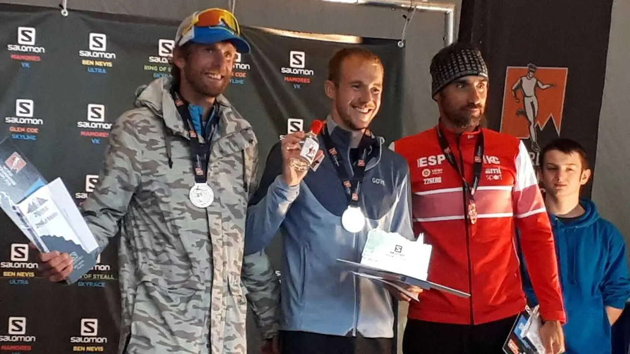 Luis Alberto Hernando, a la derecha de la imagen, ha firmado un tercer puesto en el Mundial de Skyrunning de Escocia. Foto: Monras&iacute;n