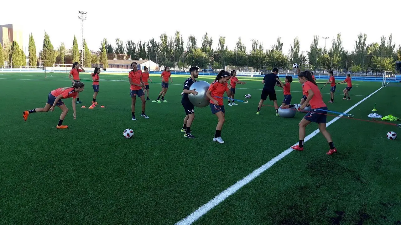 El Zaragoza CFF entrena en el Pedro Sancho. | Foto: Zaragoza CFF