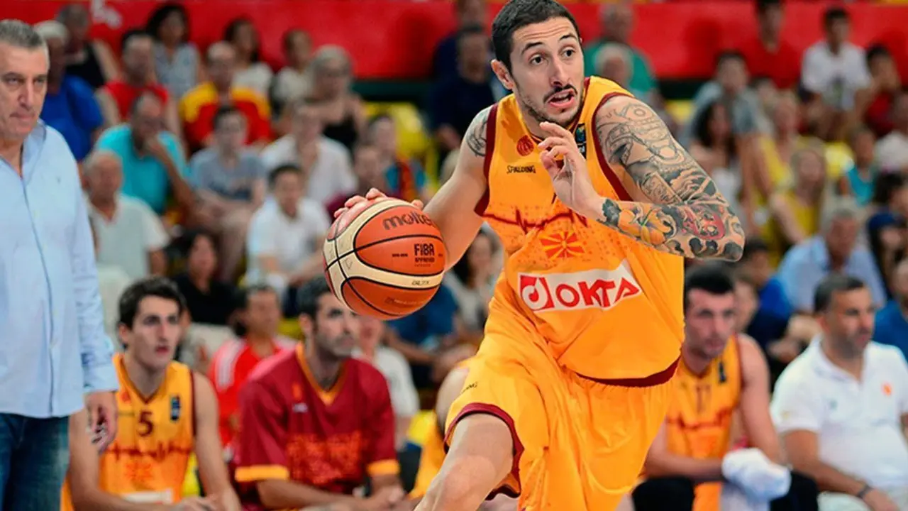 Stojan Gjuroski con su selecci&oacute;n, Macedonia | Foto: makedonskosonce.com