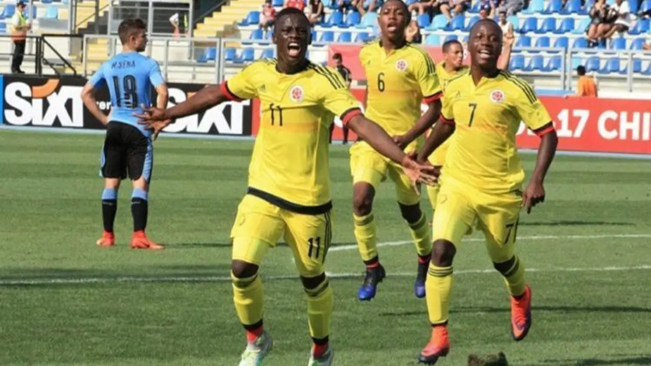 Pe&ntilde;aloza celebra un gol con la selecci&oacute;n colombiana | Foto: Kienyke