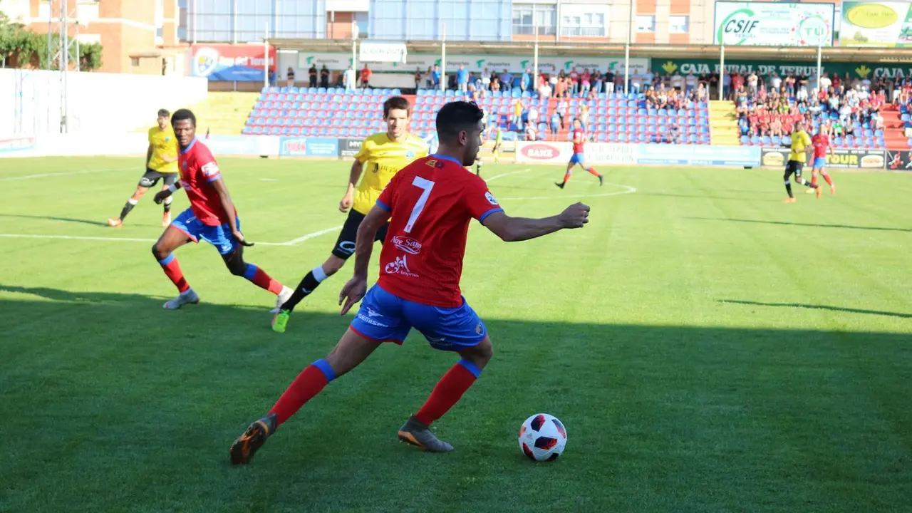 El CD Teruel viajar&aacute; ma&ntilde;ana al Camp d'Esports para enfrentarse al Lleida Esportiu | Foto: Juan Corellano