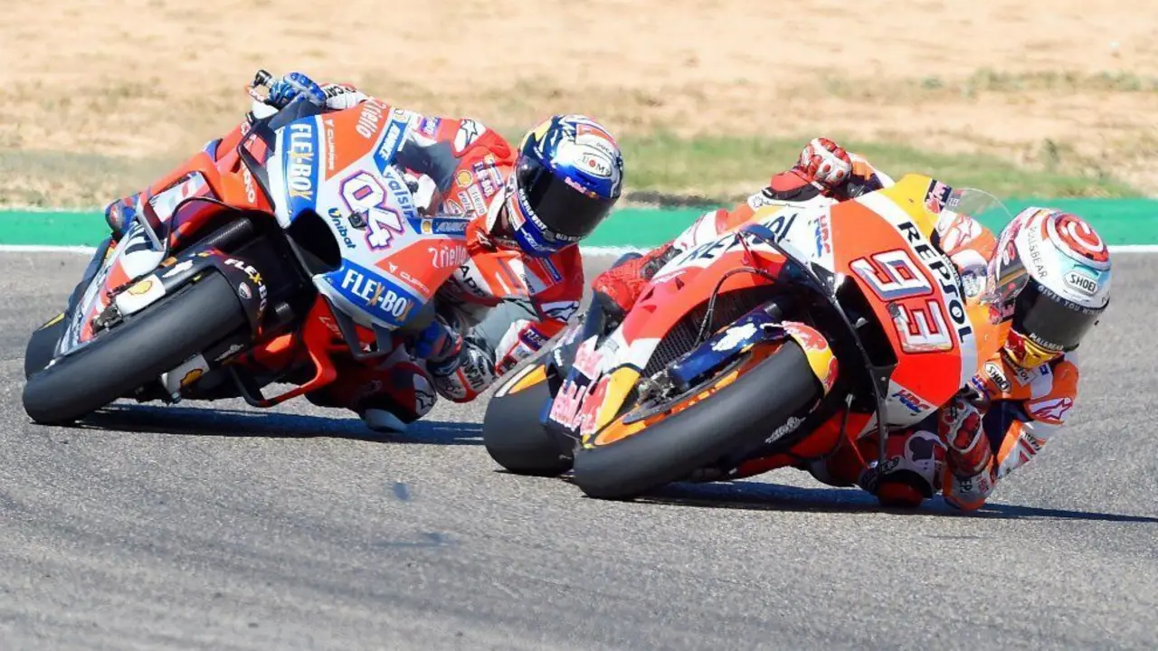 M&aacute;rquez y Dovizioso protagonizaron un bonito duelo en las cuatro &uacute;ltimas curvas del trazado aragon&eacute;s de MotorLand. Foto: MotorLand