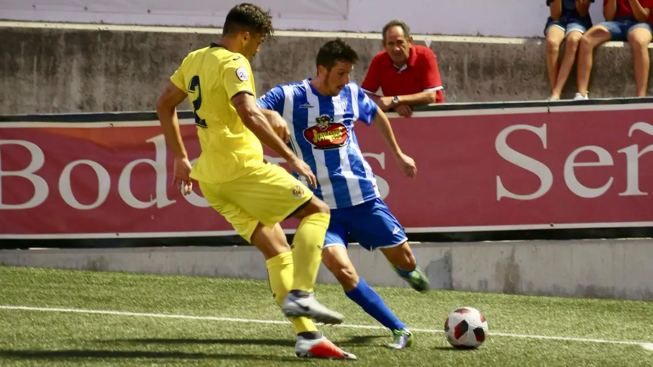 El Ejea en su partido de la primera vuelta ante el Villarreal B. | Foto: SD Ejea