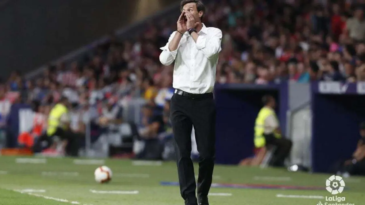 Leo Franco da instrucciones a los suyos en el Metropolitano | Foto: LFP