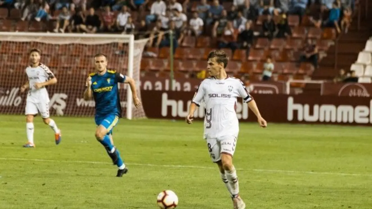 El Albacete se rencuentra con Aleix Febas, superando al Real Zaragoza en la pugna. | Foto: Albacete Balompi&eacute;
