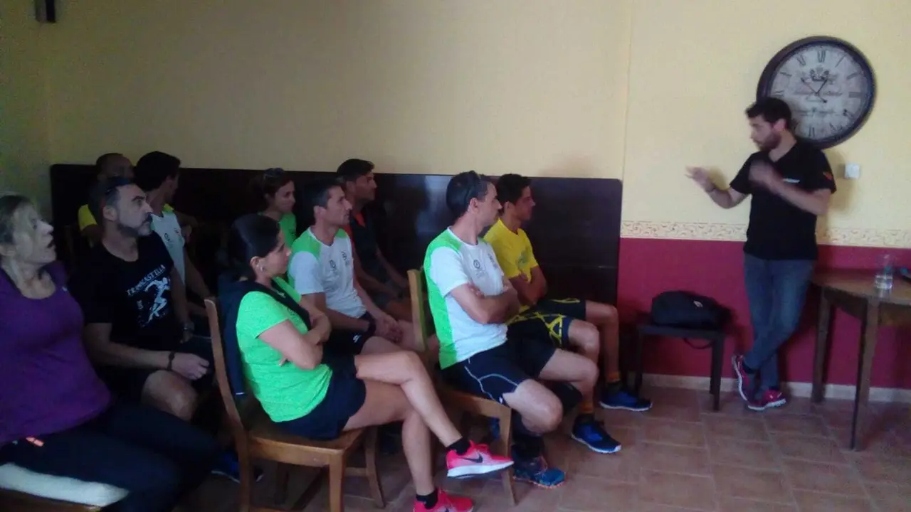 Adem&aacute;s de pr&aacute;ctica, la teor&iacute;a tambi&eacute;n es importante para un entrenamiento equilibrado. Foto: Sportaragon 