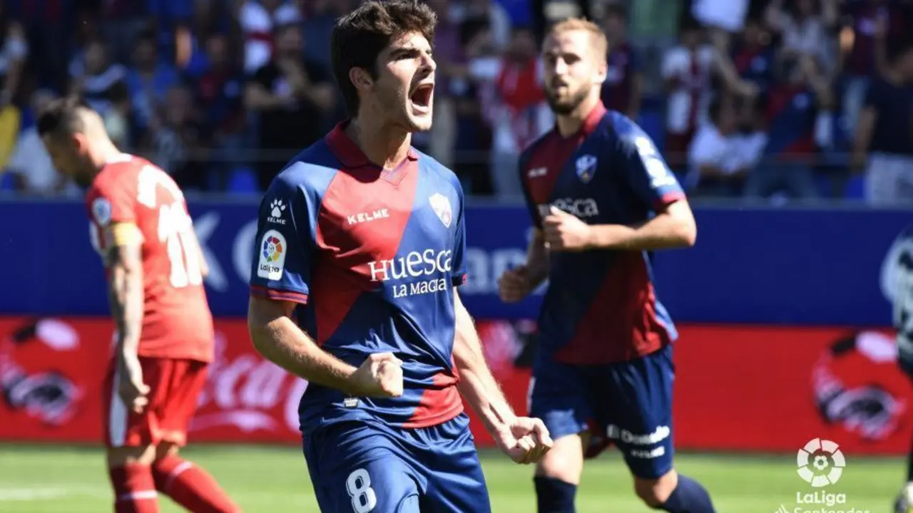 Melero celebra un gol con la camiseta del Huesca | LFP