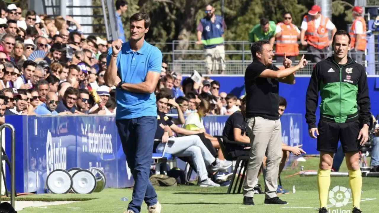 Leo Franco en la banda de EL Alcoraz | Foto: LaLiga