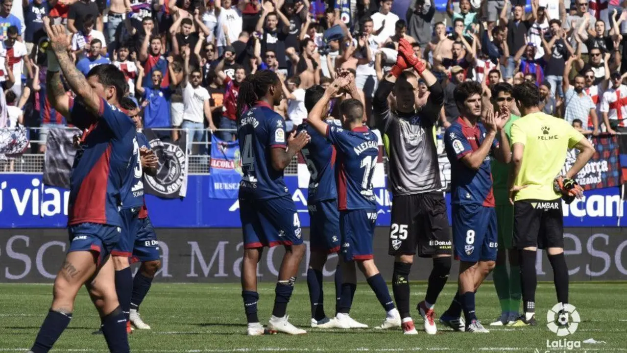 Jugadores y afici&oacute;n volver&aacute;n a reencontrarse tras el par&oacute;n por selecciones de la competici&oacute;n. La afici&oacute;n oscense, m&aacute;s motivada que nunca. Foto: LFP