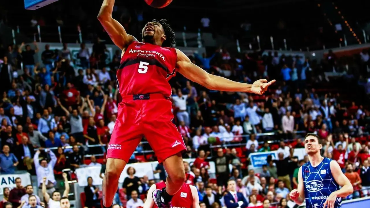Stan Okoye, en el partido ante Delteco GBC. Foto: Basket Zaragoza/Esther Casas