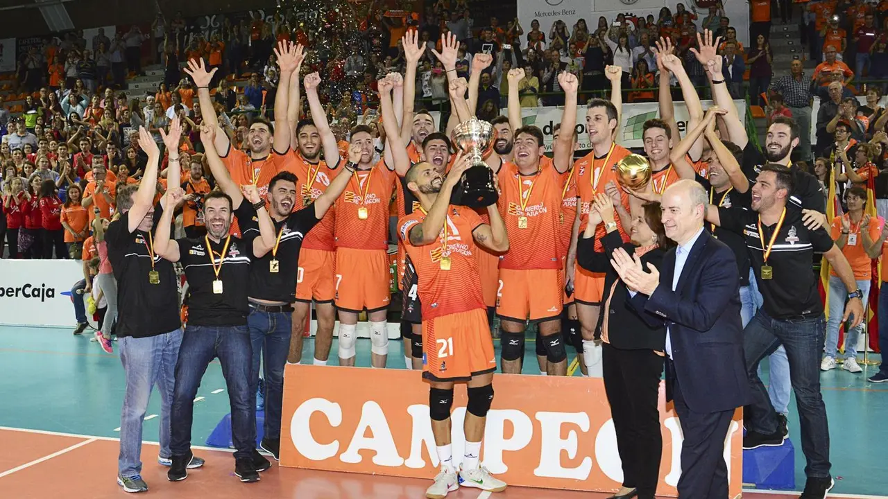 El Club Voleibol Teruel logra la Supercopa frente al Urbia Palma en la temporada 2017-2018 | Foto: Archivo