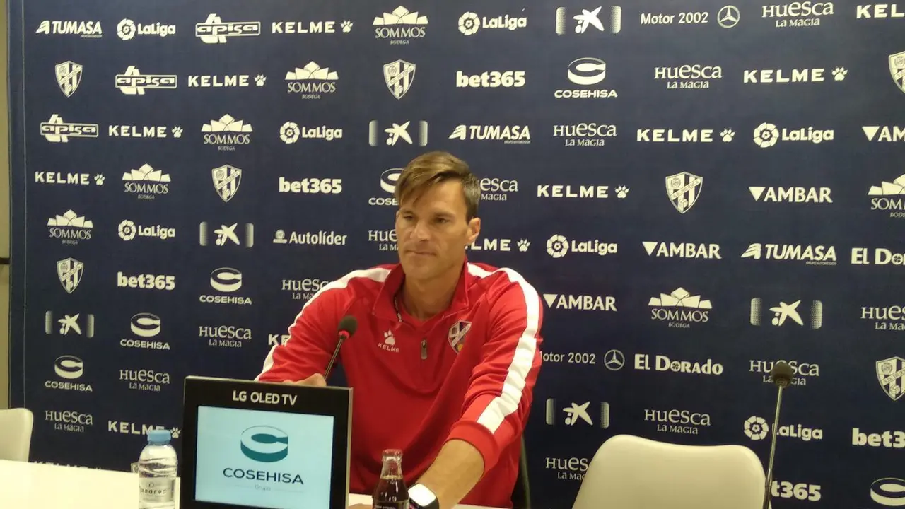 Leo Franco en la rueda de prensa previa al partido contra el Valladolid I Foto: SPORTARAGON