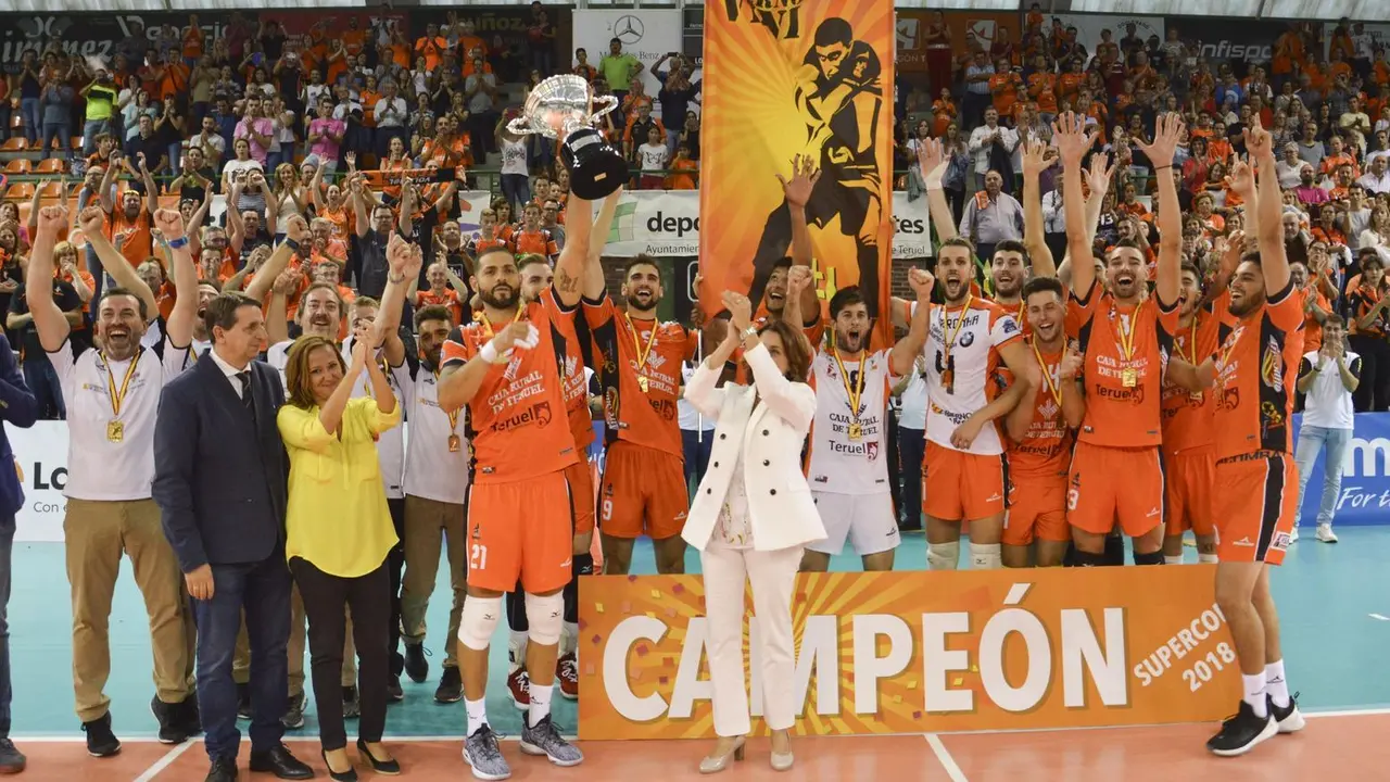 El Club Voleibol Teruel alza la Supercopa| Foto: Sara M. Valero