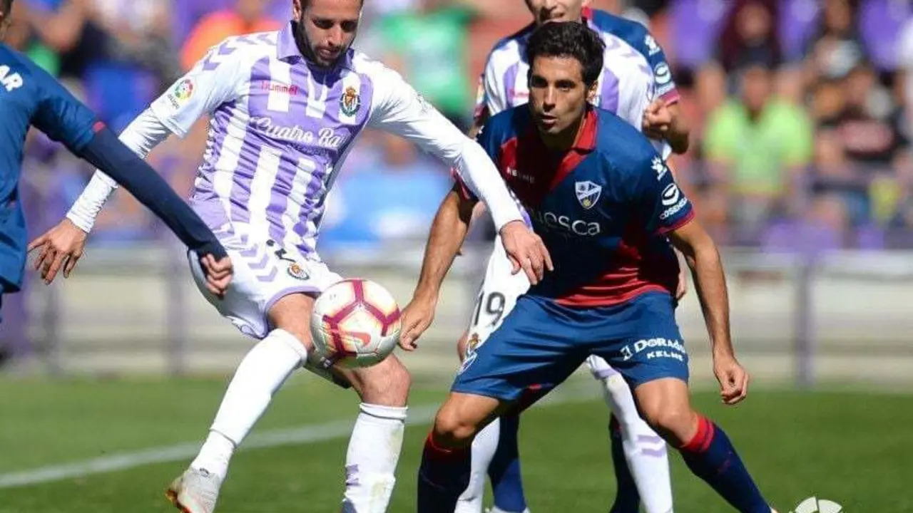 Etxeita fue titular en el once de Leo Franco en Valladolid | Foto: LFP