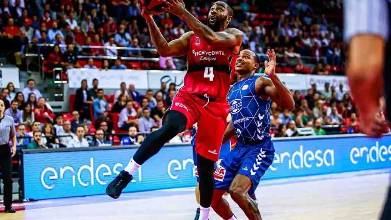 McCalebb, en el partido ante Delteco GBC. Foto: Basket Zaragoza