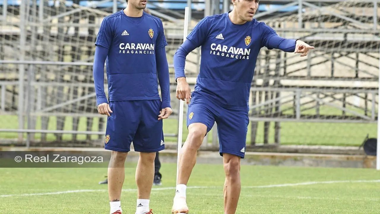 Zapater junto con Eguaras en la Ciudad Deportiva. | Foto: Real Zaragoza