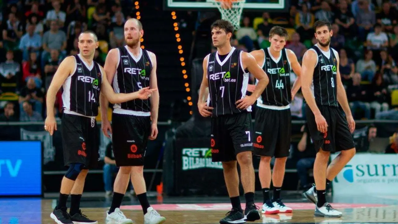 "Los hombres de negro" quieren hacer de Miribilla un lugar inexpugnable | Foto: Bilbao Basket