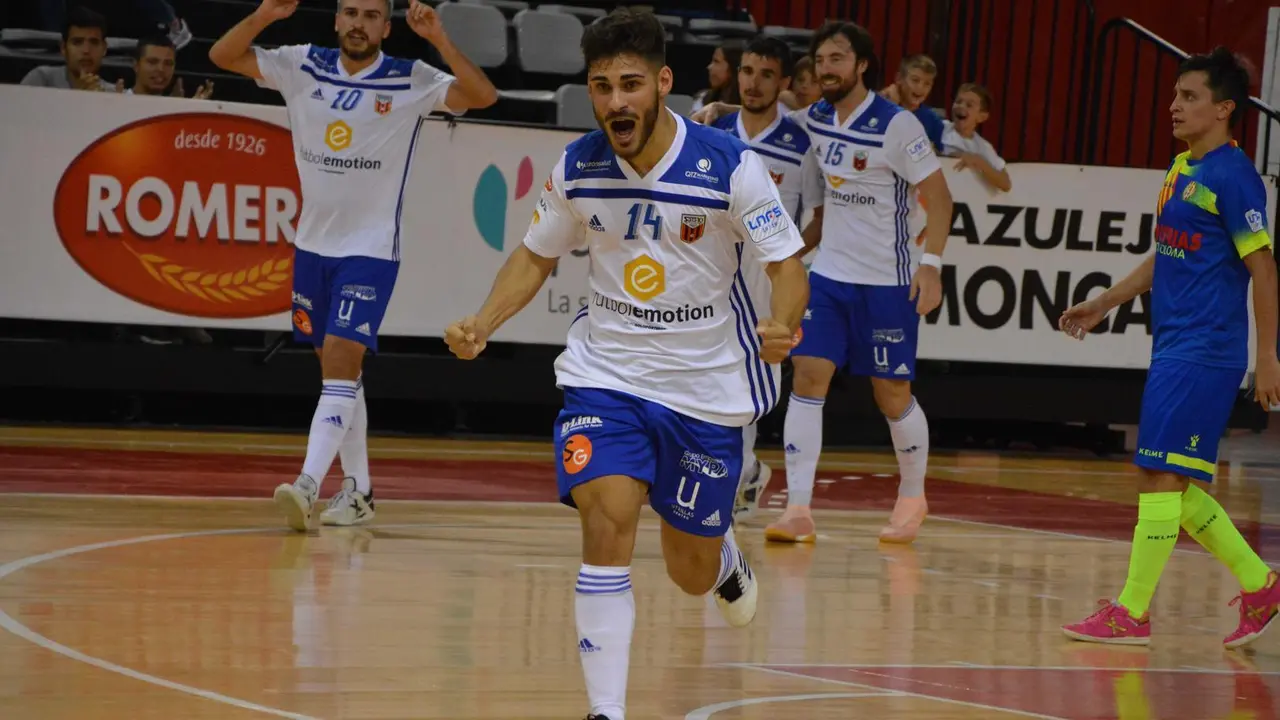 Esteban Cejudo celebra un gol ante Santa Coloma. Foto: Pedro Serrano
