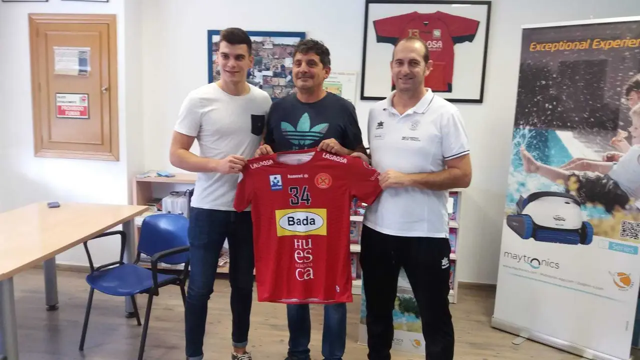 Antonio Lasaosa, en el centro de la imagen, junto a Miguel Malo y Jos&eacute; Francisco Nolasco. Foto: Sportaragon