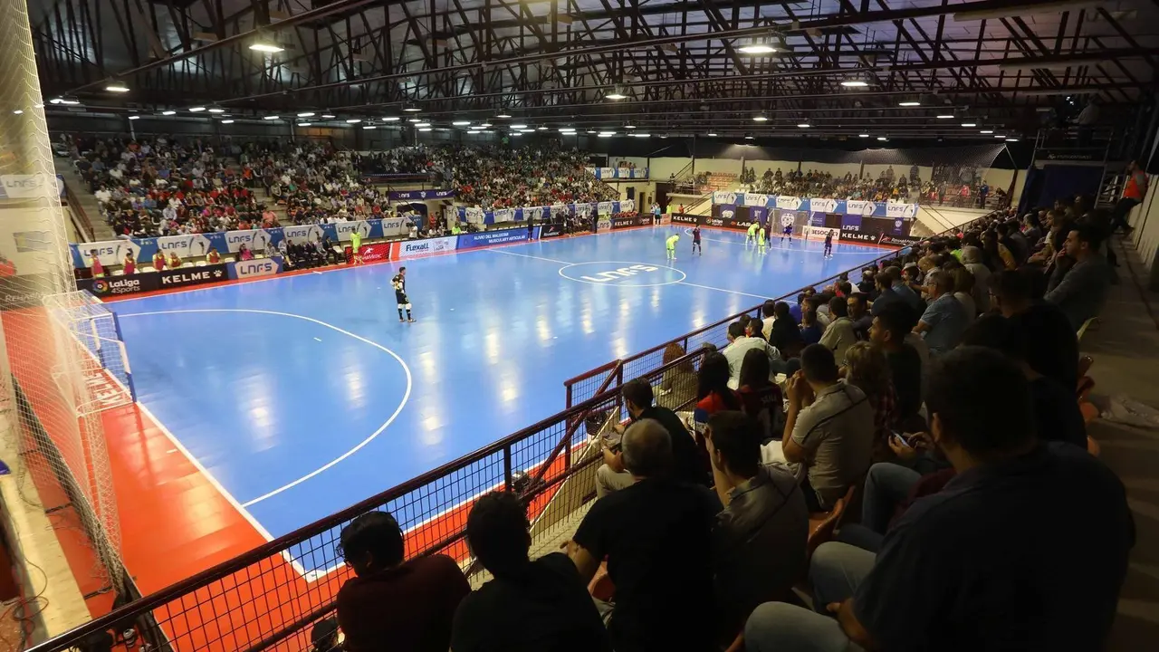 Imagen del pabell&oacute;n en Paterna donde deber&iacute;a haberse disputado el choque | Foto: Levante F&uacute;tbol Sala