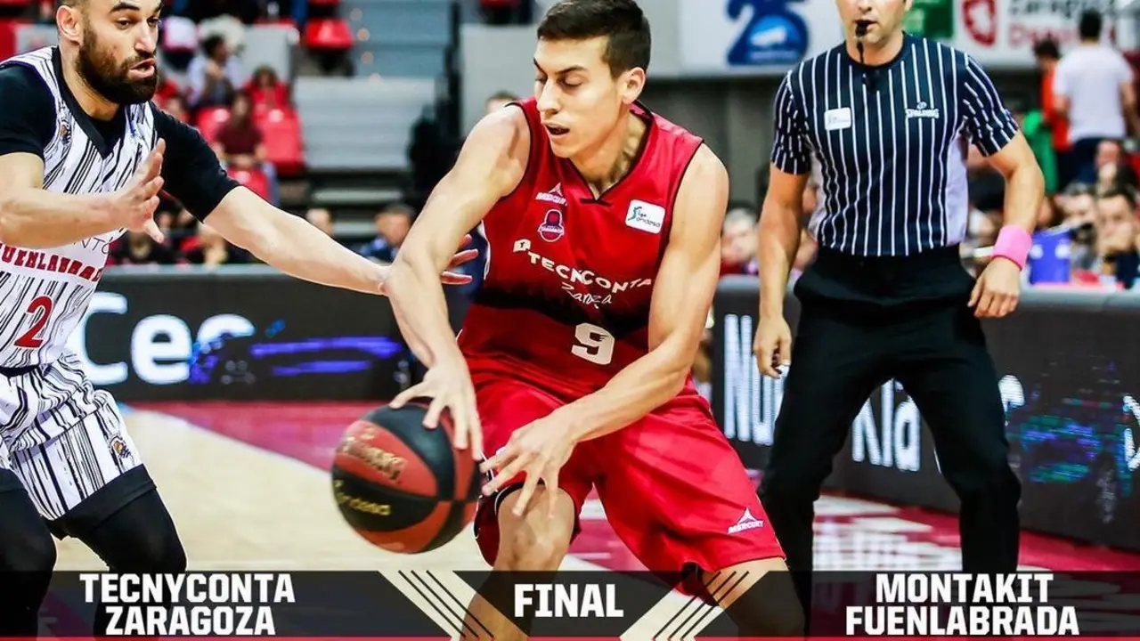 Fabio Santana filtra un pase ante Popovic. Foto: Basket Zaragoza