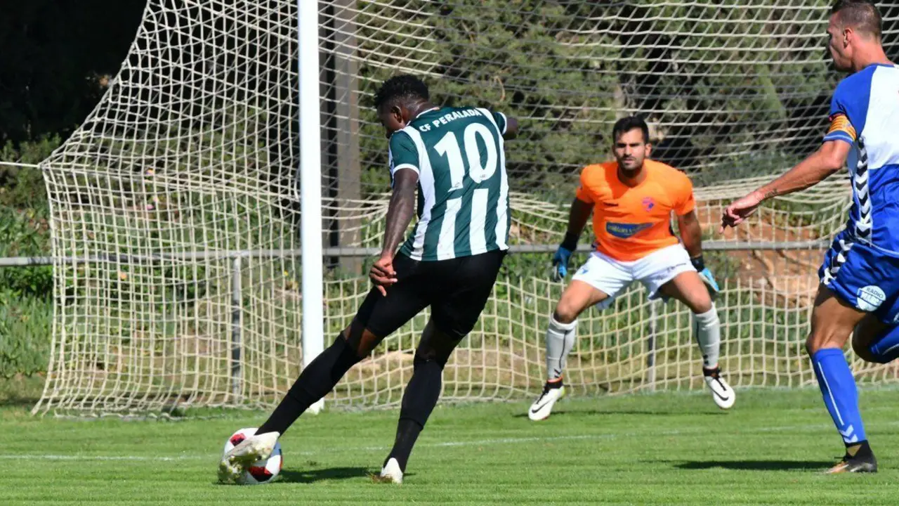 El Ebro sum&oacute; su primera victoria de la temporada ante el Peralada. | Foto: CD Ebro