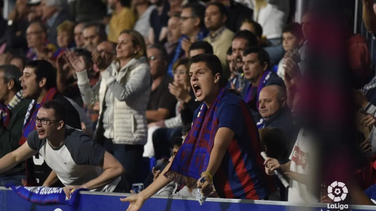 La afici&oacute;n de la SD Huesca jugar&aacute; un papel importante desde las horas previas al partido | Foto: LFP