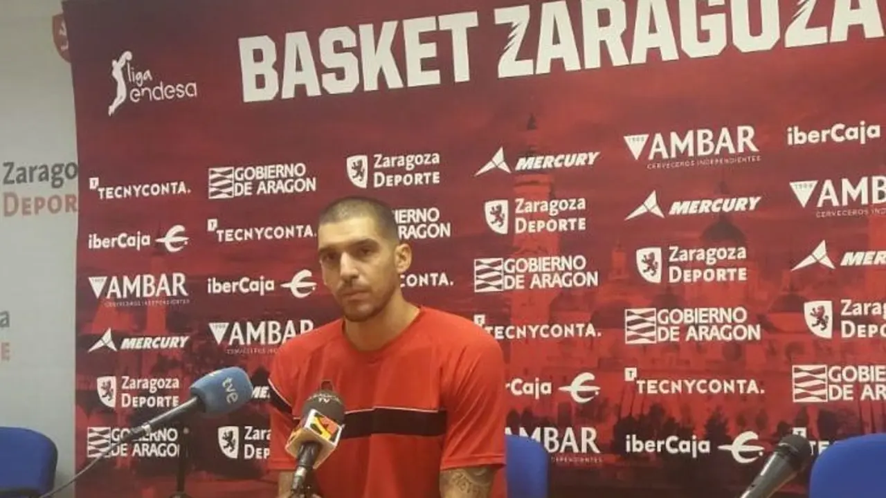 Nacho Mart&iacute;n en rueda de prensa.