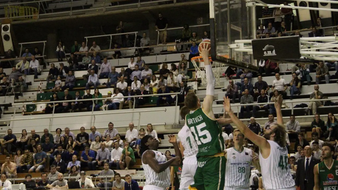 Philipp Hartwich, en el partido ante el Betis. Foto: Levitec Huesca
