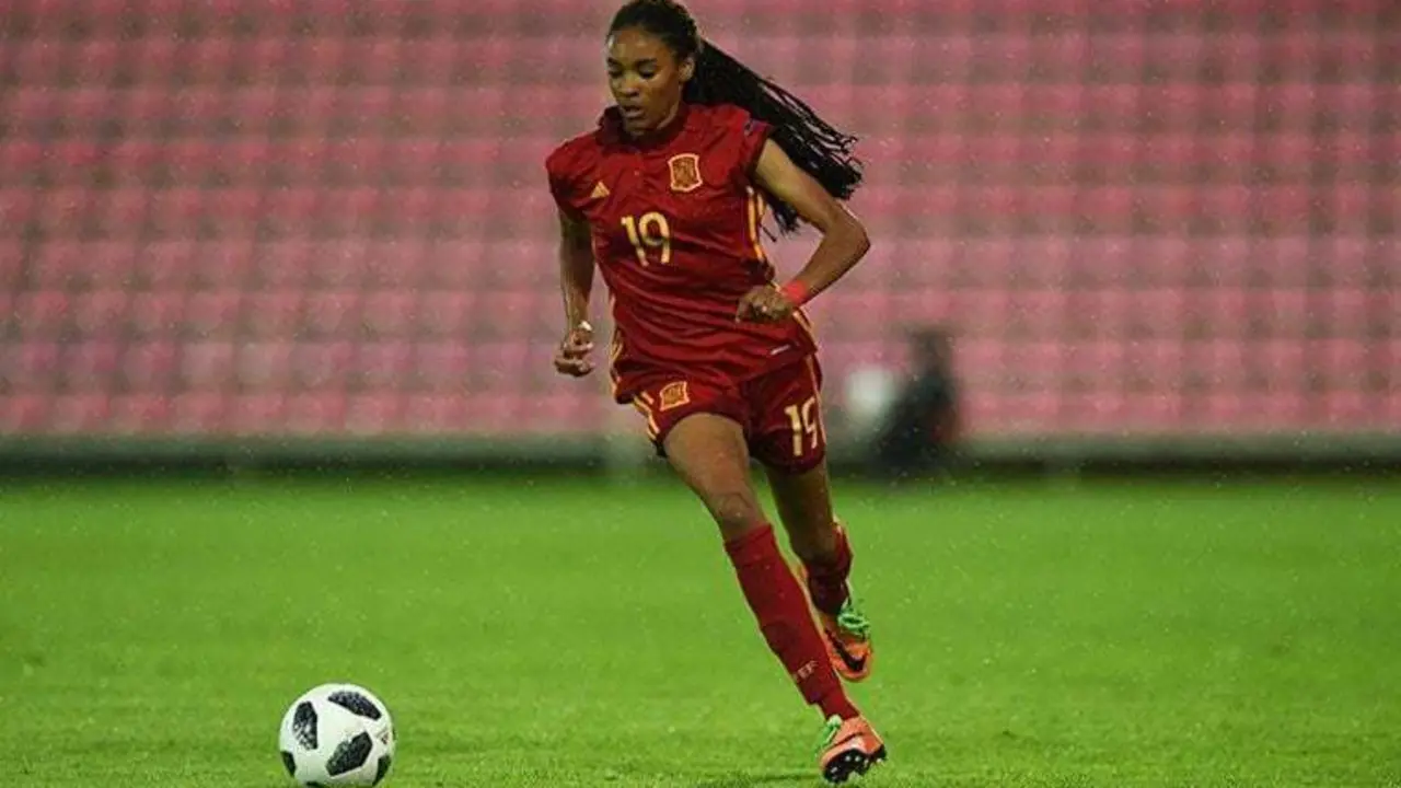 Salma con la selecci&oacute;n. | Foto: Federaci&oacute;n Aragonesa de F&uacute;tbol